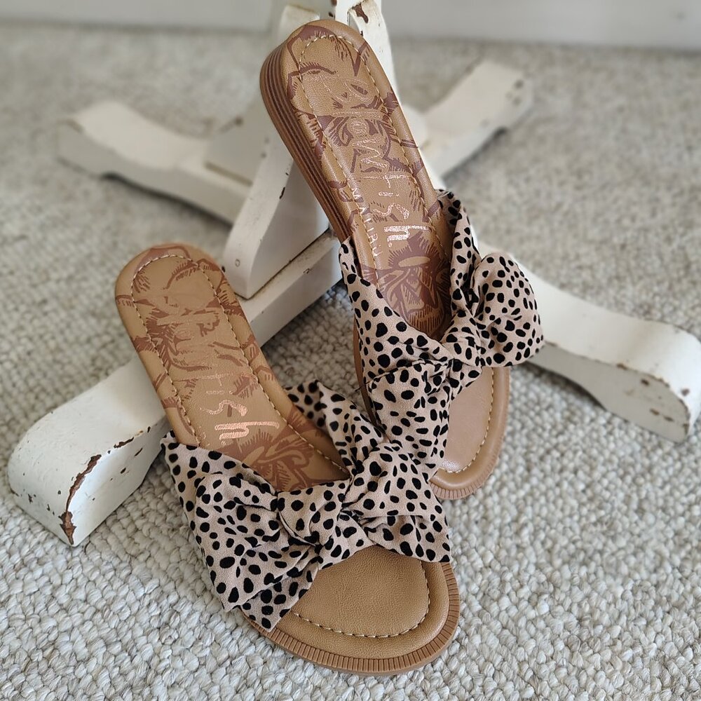 Women's Blowfish Malibu slip-on sandals, leopard print fabric, bows - 8M